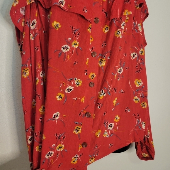 New maurices size 2x red floral off shoulders top - Picture 4 of 7